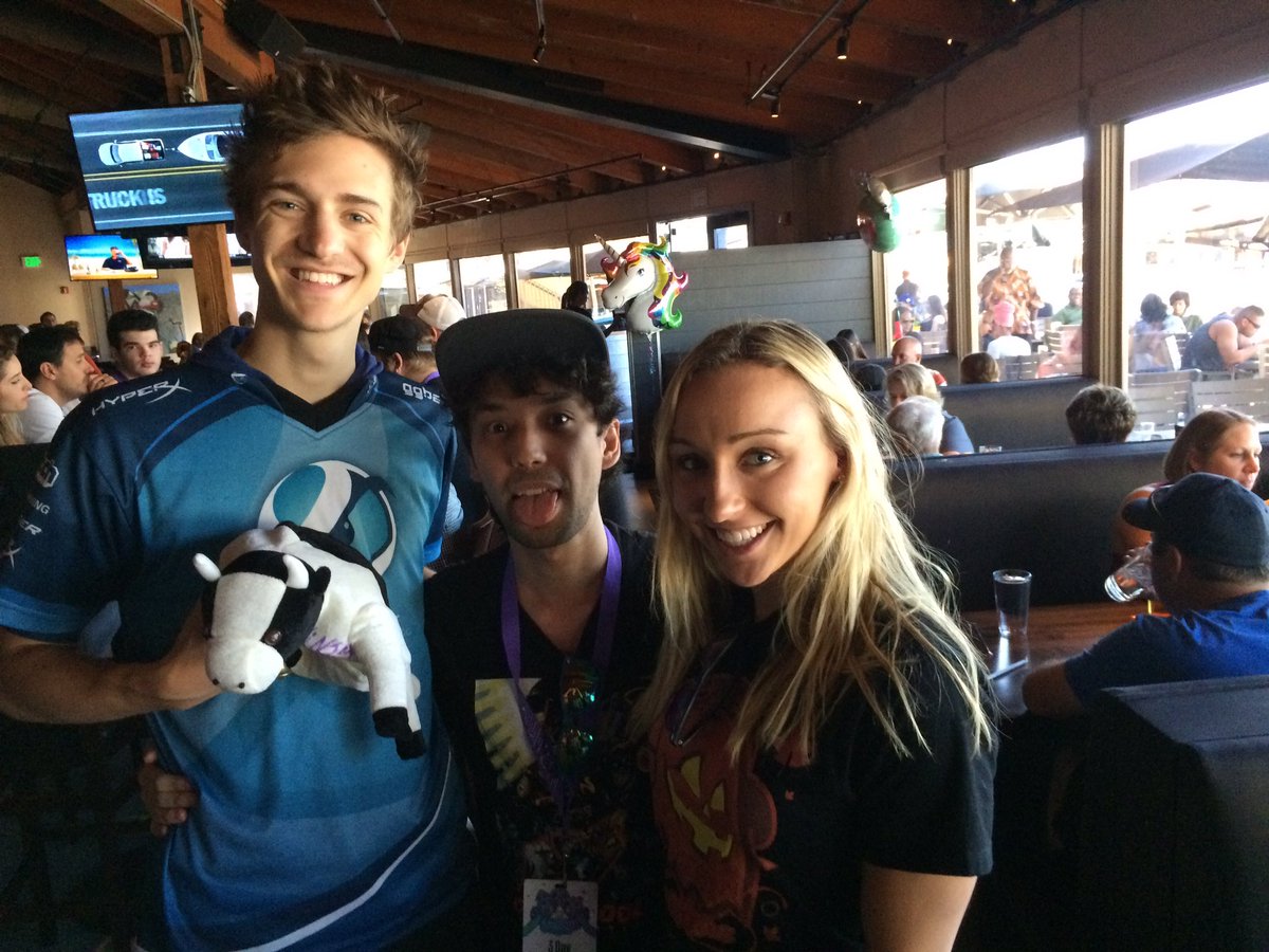 AlexisHaraux's tweet photo. Finally met the absolute legend, 42 time back to back champion of my twitch attention @Ninja_TB @JGh0sty https://t.co/gIxqY32IO3
