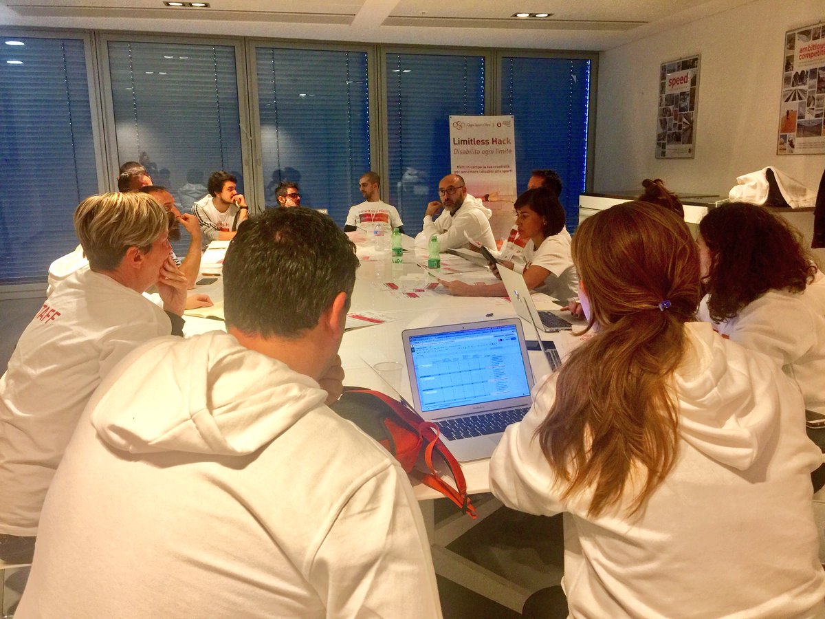 CodemotionIT's tweet photo. La giuria è ancora riunita per decidere i vincitori del #LimitlessHack di @fondvodafone https://t.co/AARaqYEcwu