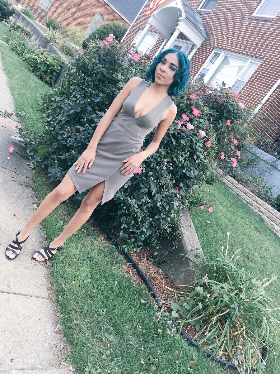 shesofleekk's tweet photo. homecoming '17 😇 . https://t.co/80KnhwX6Fo