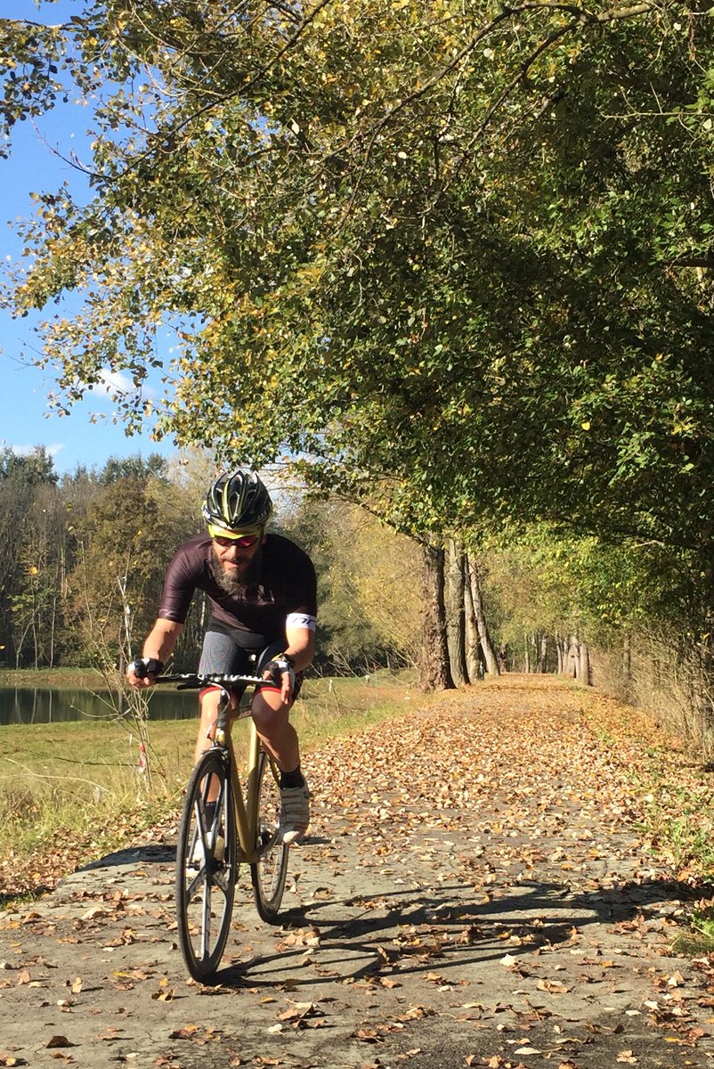MenottiOfficial's tweet photo. Smulinata autunnale #nrcocchiali #Dryarn #ebsgavirate #scattofisso #fixed #cycling #cyclingstyle #training https://t.co/yHZXLtCRK0