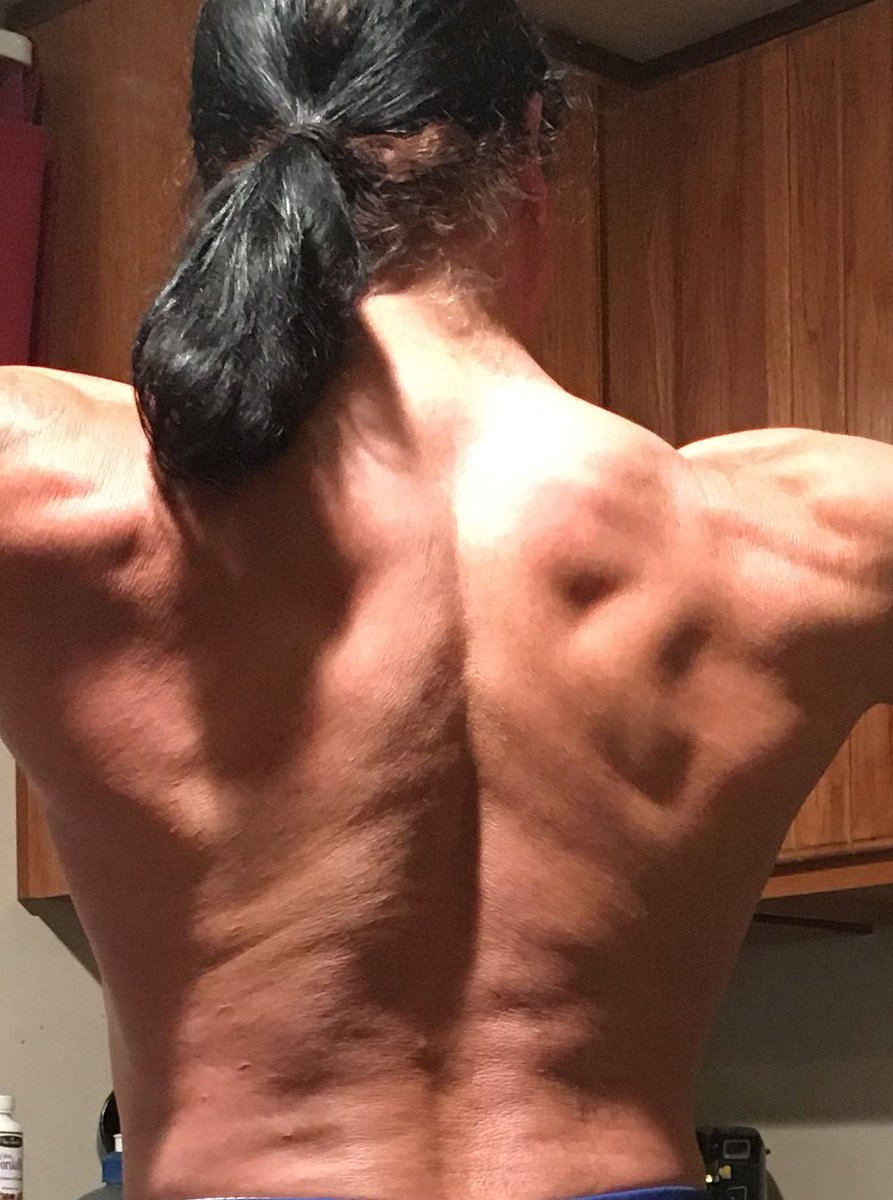hunterthor's tweet photo. Back day #muscle&fitness #ComicCon #comicbooknow #dceu #MARVELFANSUNITED https://t.co/hBVj3Qt08o