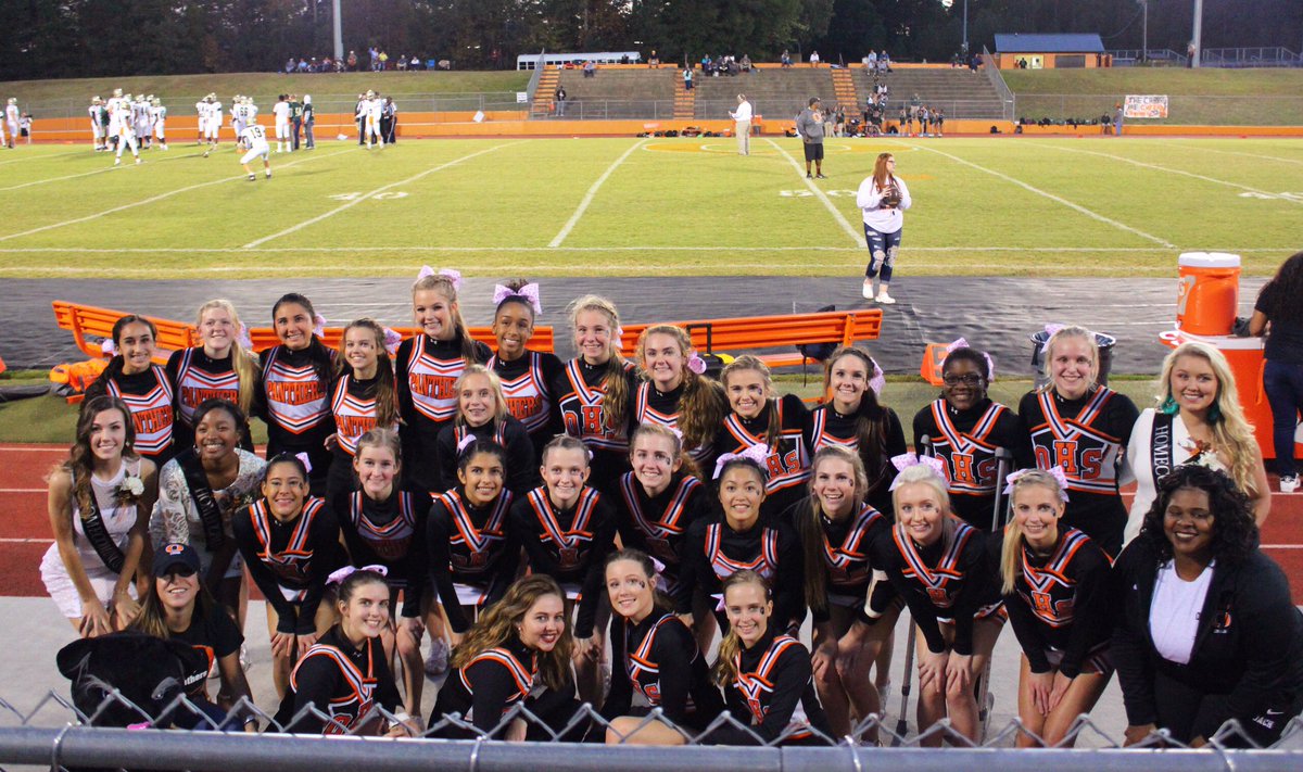 Both teams together for homecoming! 💗🎀