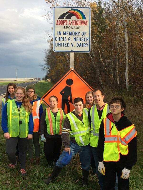 mishicotag's tweet image. Thanks @gerlachjd for supervising #roadsidecleanup today #RainyDay #CleanUp #SundayMorning