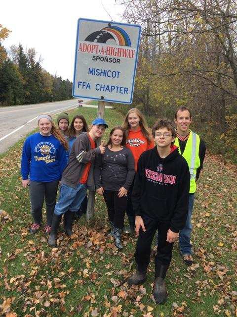 mishicotag's tweet image. Thanks @gerlachjd for supervising #roadsidecleanup today #RainyDay #CleanUp #SundayMorning