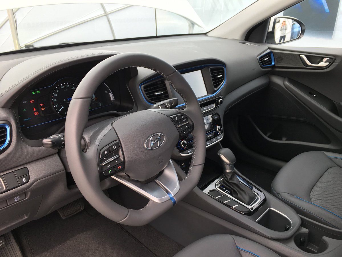 AutosDesign's tweet photo. Nuevo #Hyundai Ioniq listo en México • #Hybrid • https://t.co/wNSJjwassz