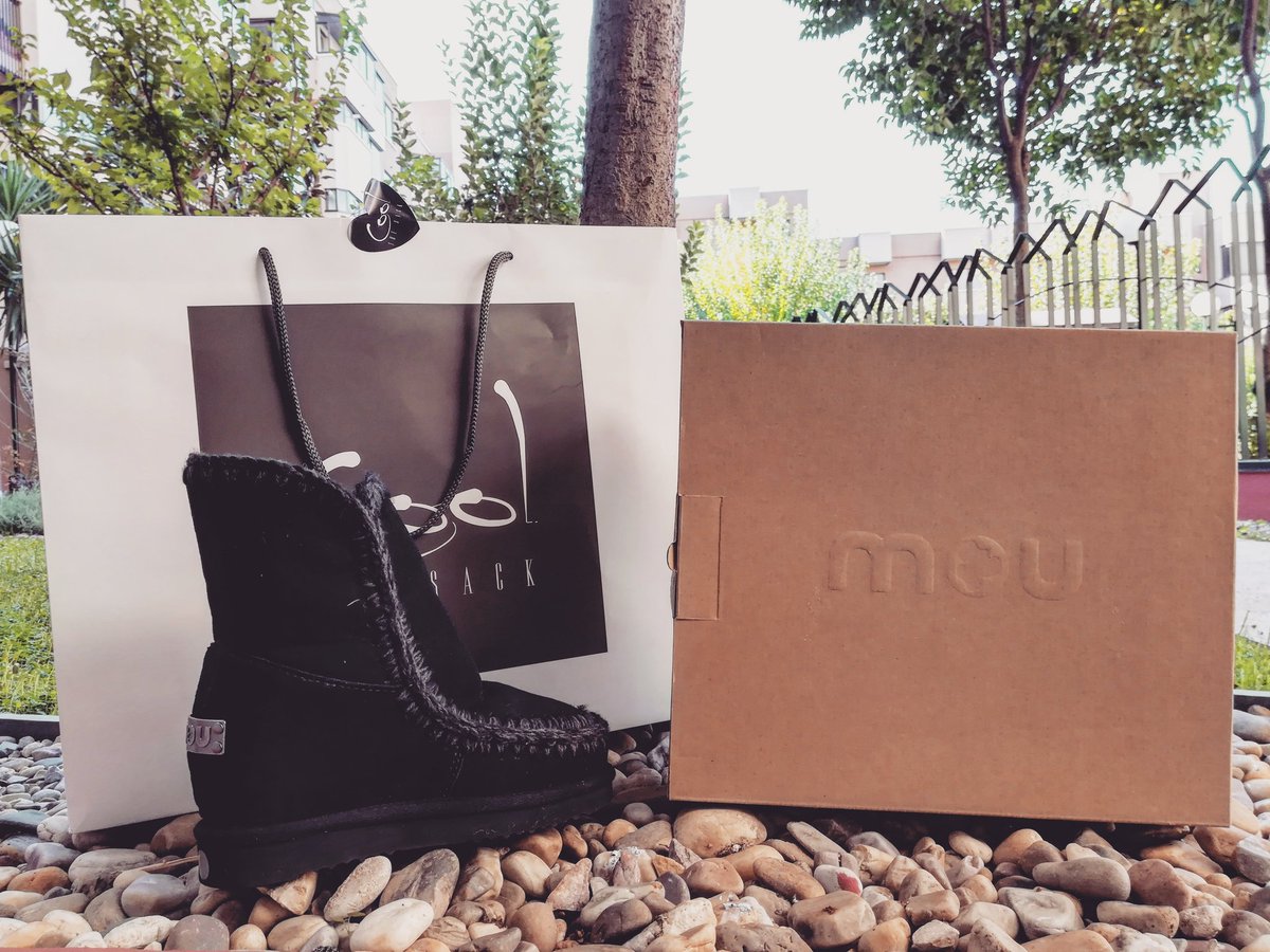 vuelodemifalda's tweet photo. ¡Regalos que son mucho más que regalos! 🎁🎂 ¡Lista para el invierno!🙋 @mou_boots  @coolthesack  #MouBoots #BotasMou #Moda #FelizDomingo https://t.co/M5A9tGMPL6