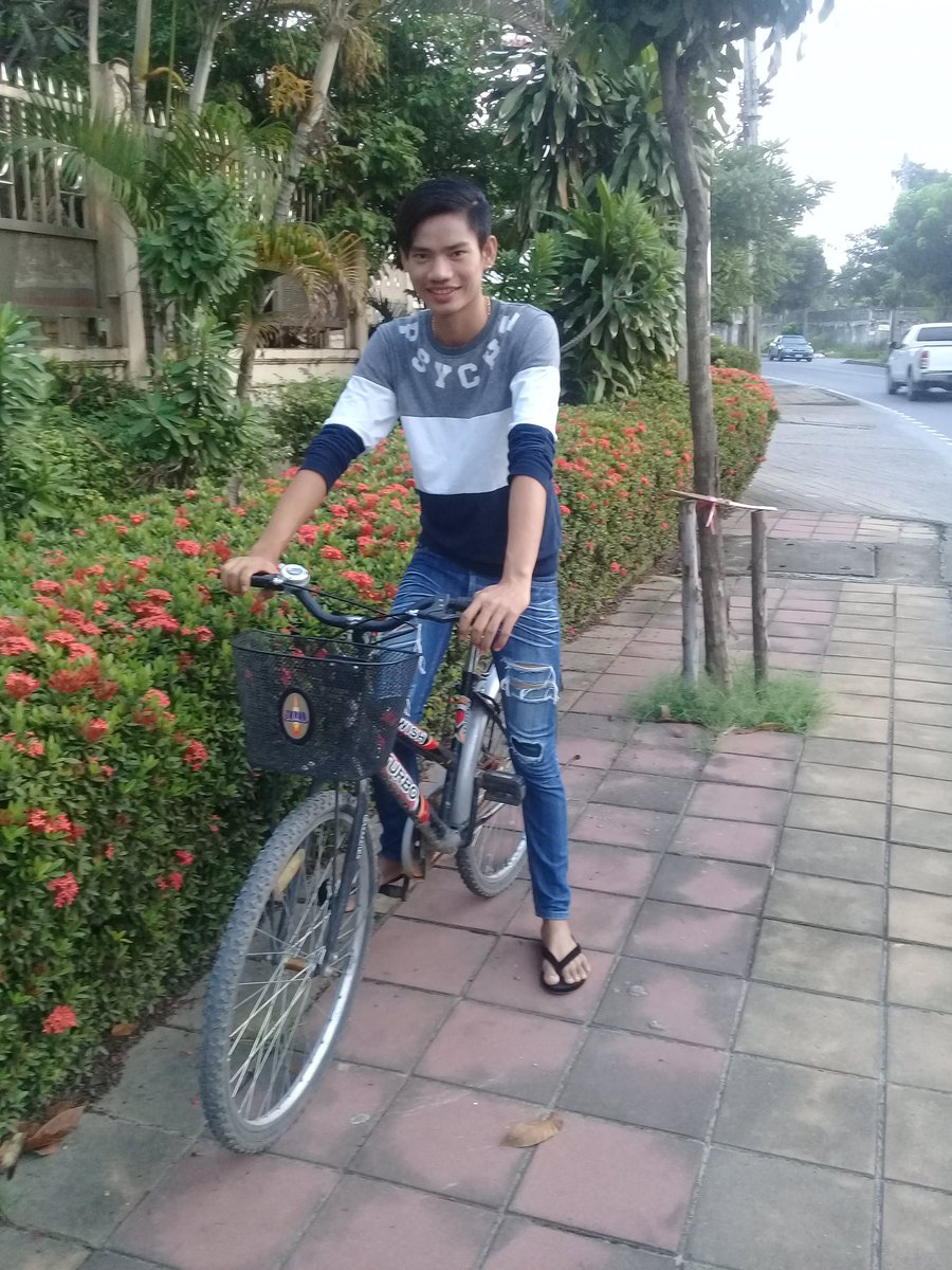 Thauta2's tweet photo. ခ်စ္​သူအလို႐ွိသည္​#from bangkok https://t.co/tsBdoWVzWg
