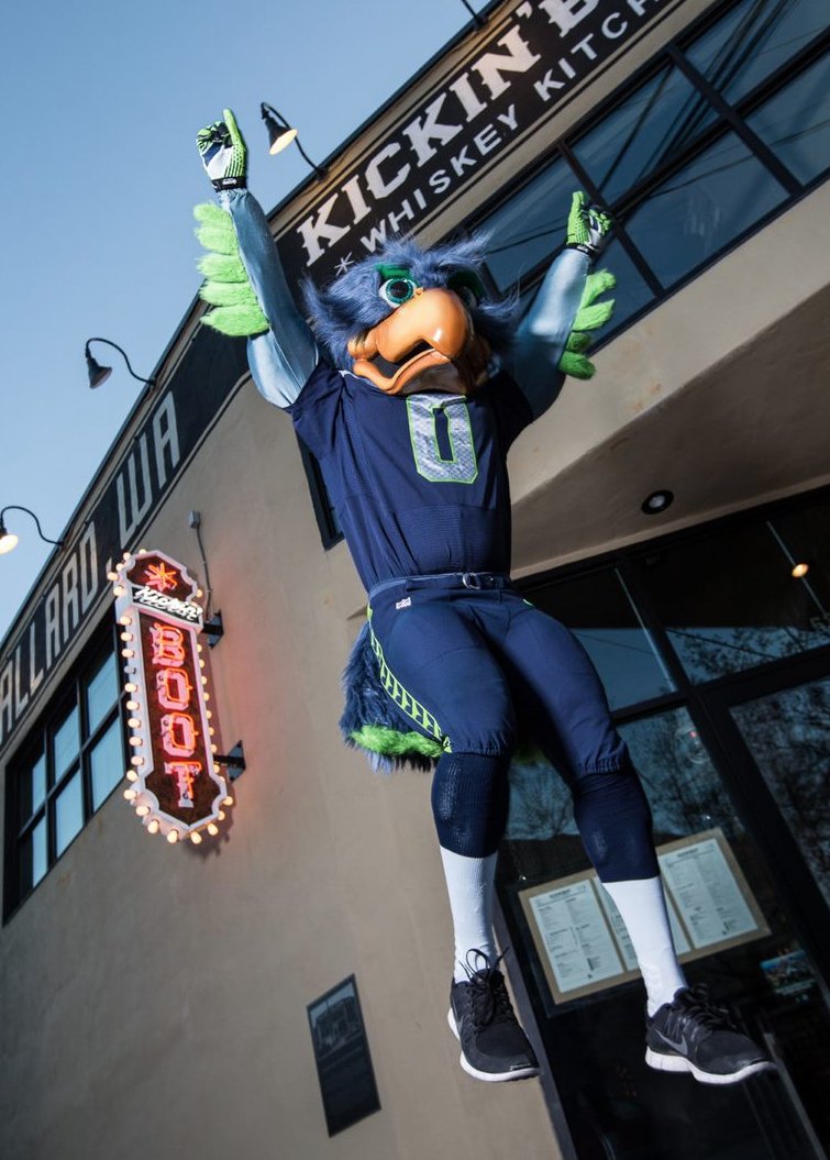 KickinBoot's tweet photo. Come watch the game with us! 1:25pm kickoff. https://t.co/Xsx4UqrZvy