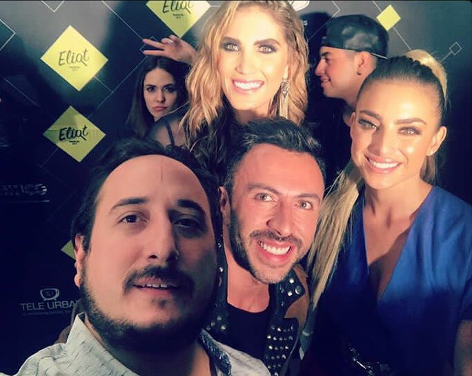 I_labastida's tweet photo. #TrendersTime @tvtelehit en los @EliotNewMedia @Ximena_Cardoso @Estef_Ahumada y el buen @fersalinas 👊🏻👊🏻👊🏻 https://t.co/YQZJPpMDTP