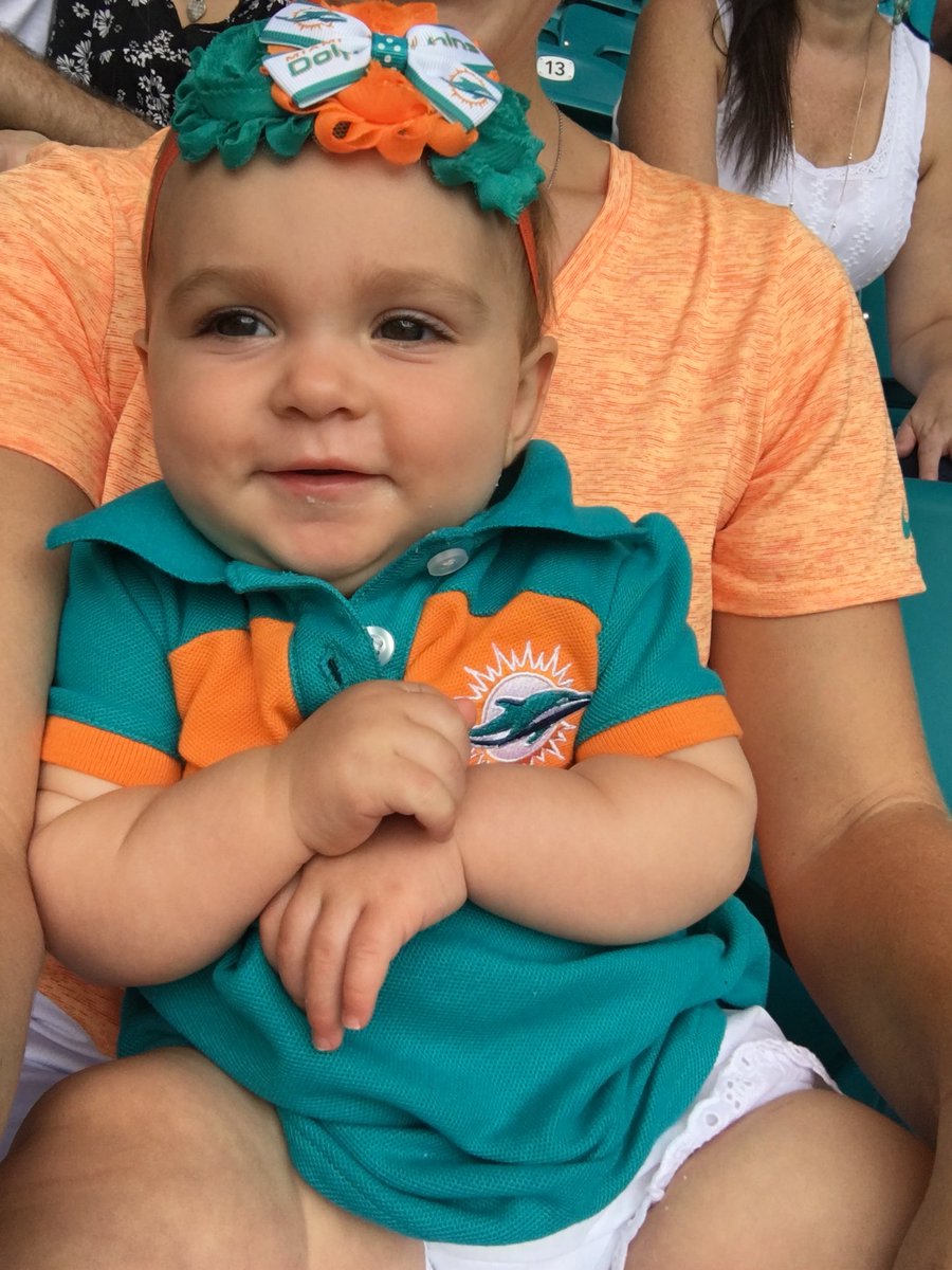 JenGlazier's tweet photo. Fins up!!!🐬🐬🐬🐬 #firstNFLgame #letsgo #jaytrain @MiamiDolphins https://t.co/coiC8KZiyj