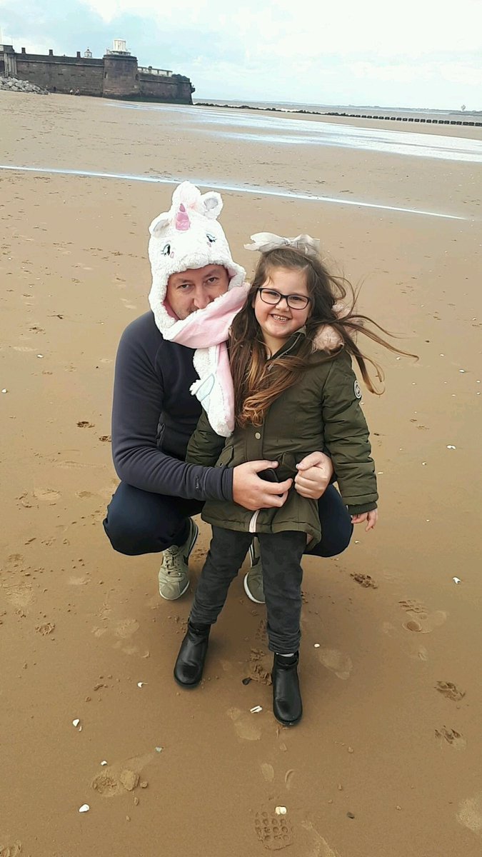lynzizzle77's tweet photo. Blustery day in #Newbrighton #StormBrian #beachday https://t.co/M91af6EIkL