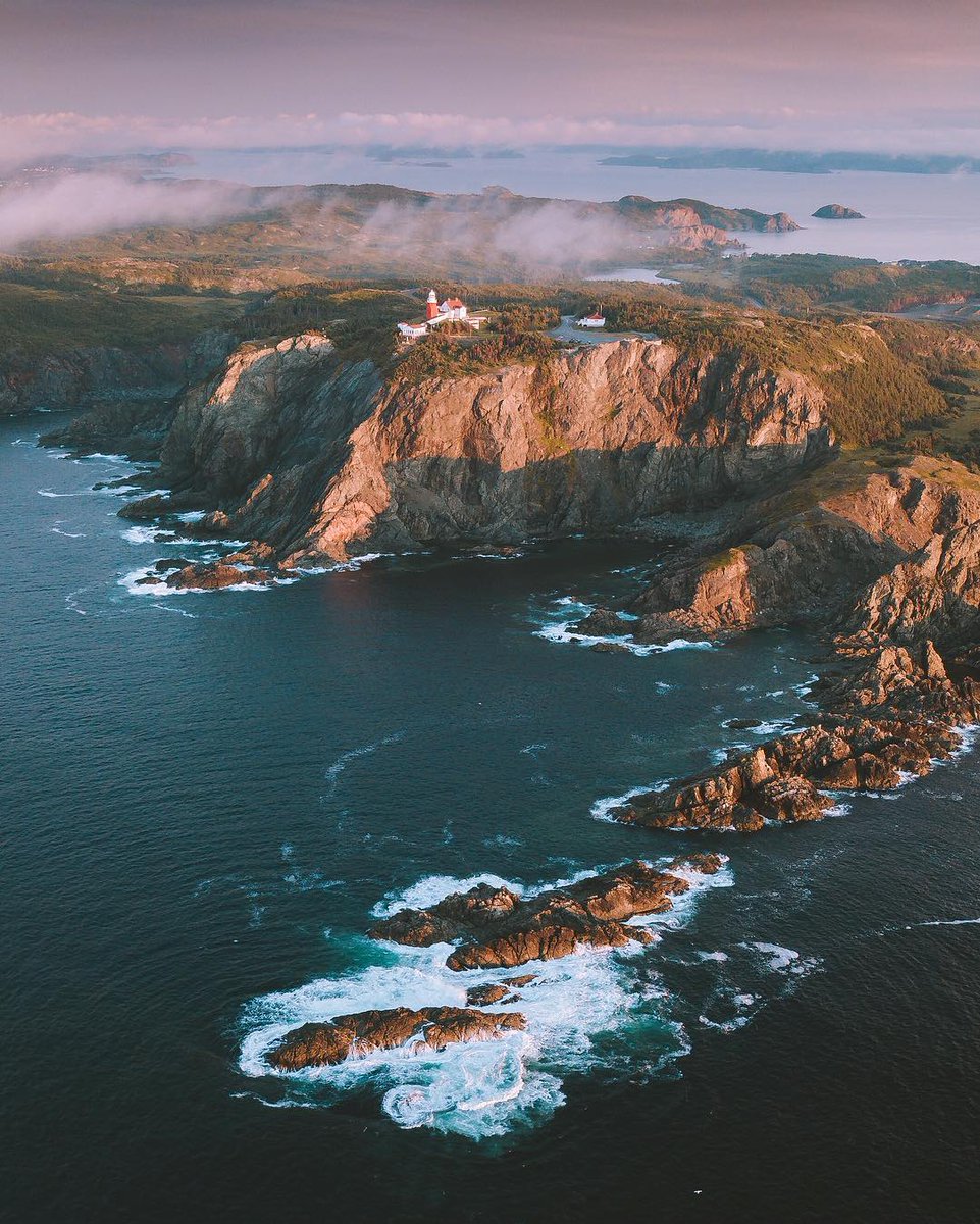 ExploreCanada's tweet photo. The fog rolls in over Long Point Lighthouse in Twillingate. 📷:@jasoncharleshil 📍: @NLtweets  #ExploreCanada https://t.co/RjsQ5xCZZu