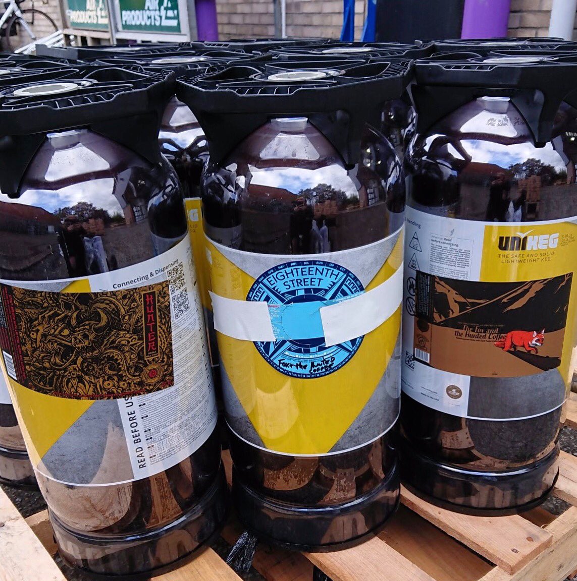 KEG DROP 🛫🤘🛬 A plane load has arrived at DCHQ for our US Guests <a href="/18thStreetBrew/">18th Street Brewery</a> to pour!! 💪⚫️☕️  TIX at hopcity.co.uk 🎟🎟🎟