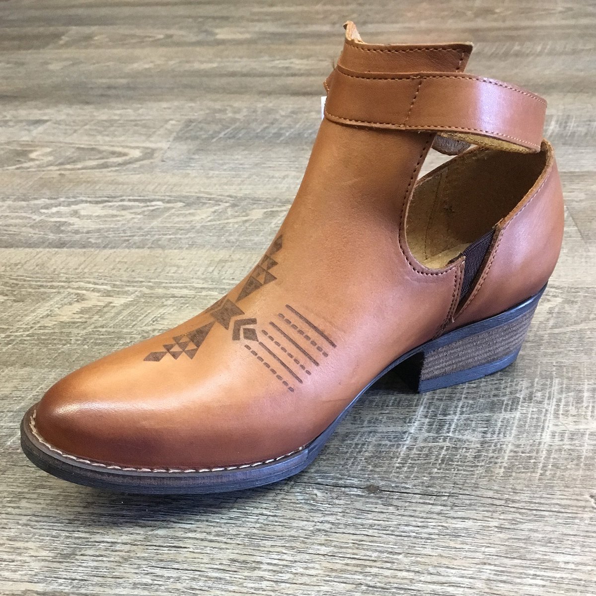 lundrigansmn's tweet photo. Peace Out Sbiccas ON SALE today for $96, down from $120. Shop stores today! @SbiccaFootwear #sbicca #booties #shoesale #fallfashion https://t.co/SeyGcjhtdC