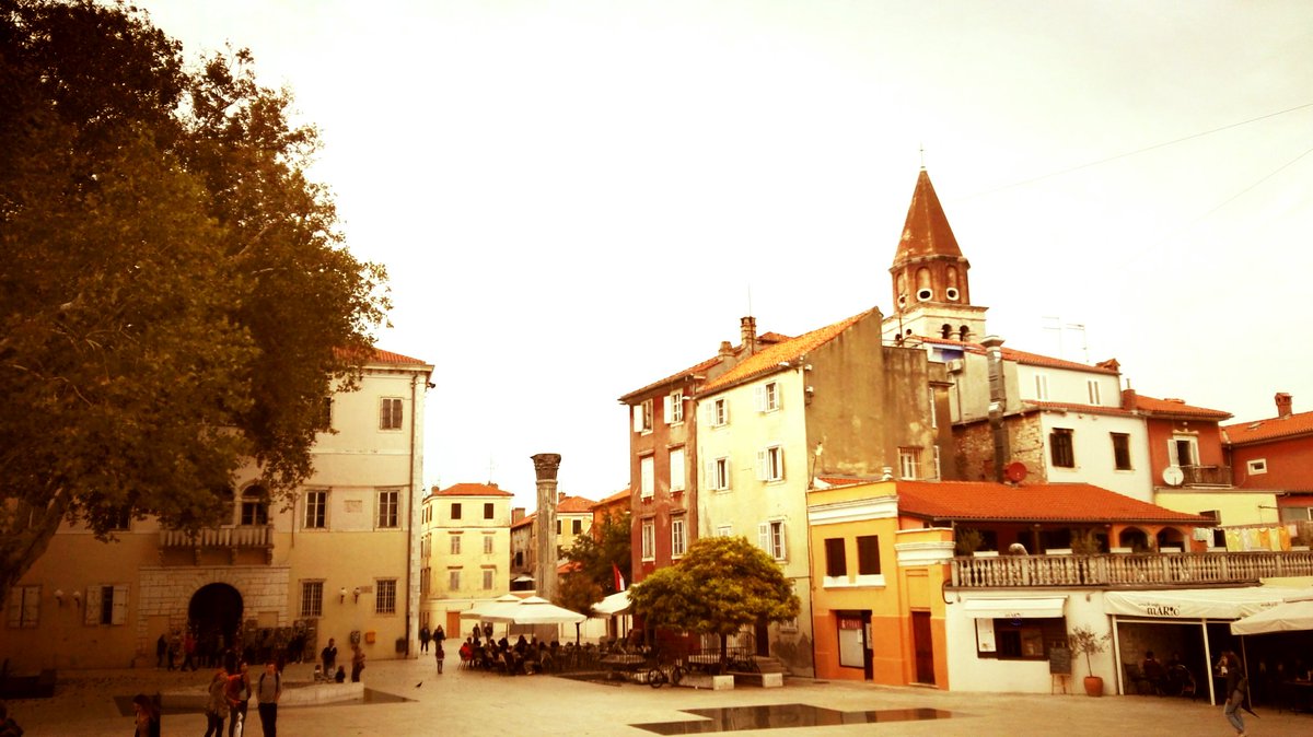 Il_Brownlow's tweet photo. #zadar #broughttheweatherwithme #discolegs https://t.co/gqHuWu1OZy