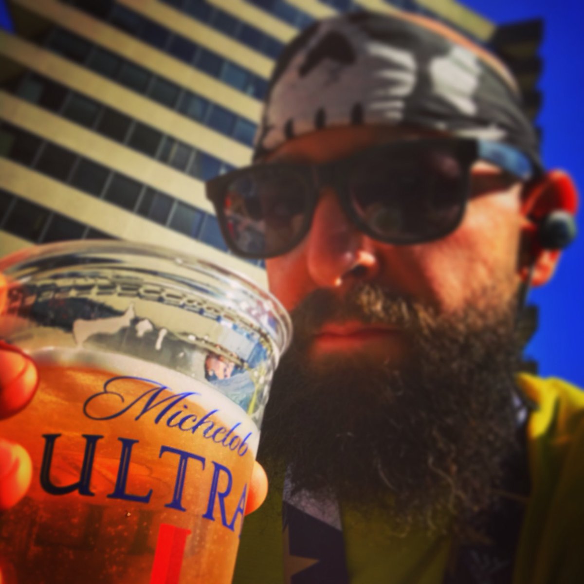 AliWalnuts's tweet photo. I’d rather have a @steveaustinBSR @ESBCBrews #BrokenSkull IPA after finishing @Marine_Marathon. This free @MichelobULTRA gimmick will do. https://t.co/8BxqxWgh3D