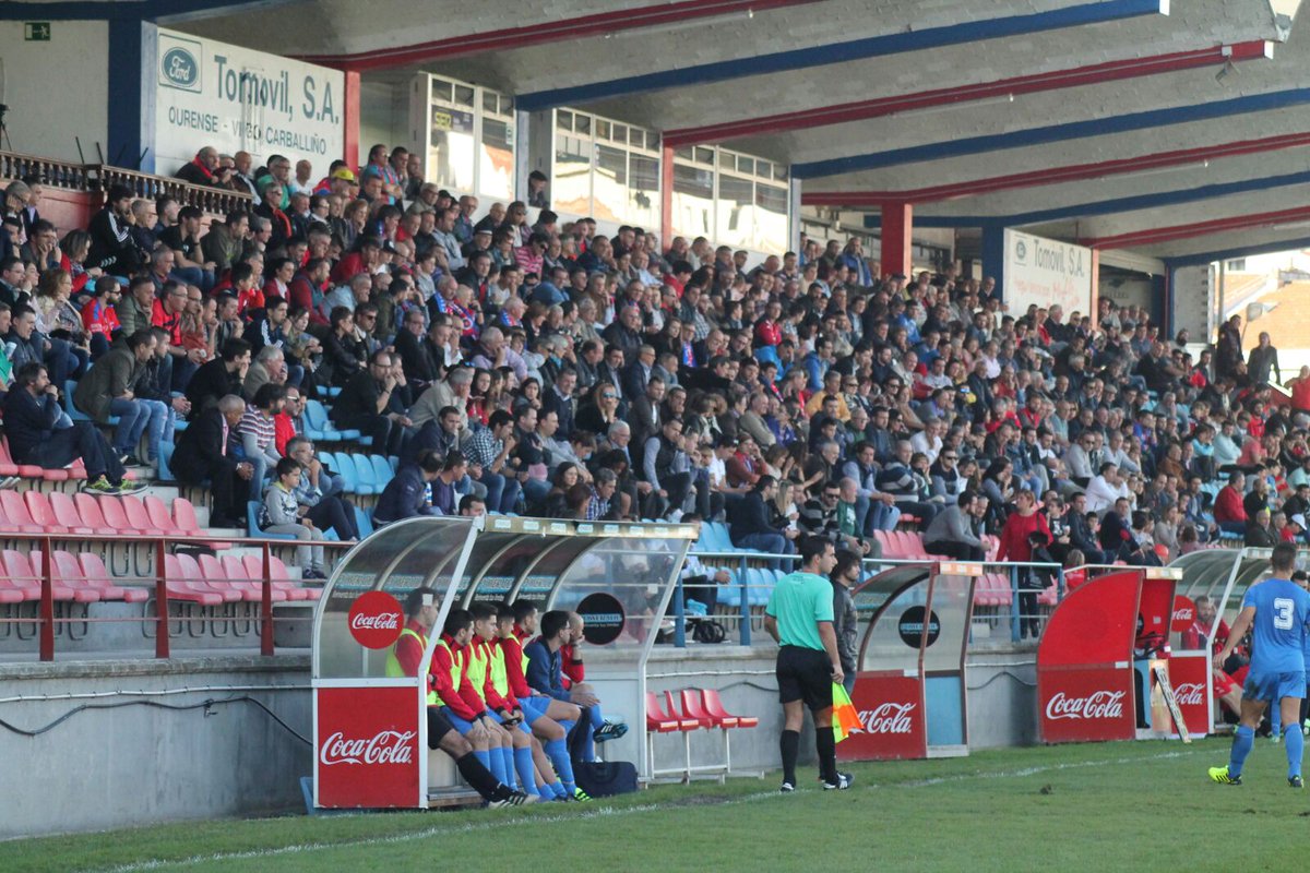 <a href="/GALICIANGOLES/">Galicia en Goles</a> hoxe en torno as mil persoas no Couto no partido entre a <a href="/UDOurense2014/">UD Ourense 🐺</a> e o USD. O Grove 📷⚽