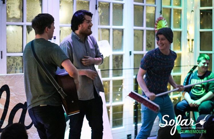 OMG this picture from <a href="/sofarsounds/">Sofar Sounds</a> last night! <a href="/JakeWildHall/">Jake Wild-Acre Hall</a> @Bootytunes