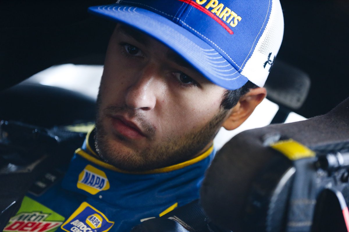 TeamHendrick's tweet photo. The faces of determination. 👊 https://t.co/v3bj6Ls8oQ