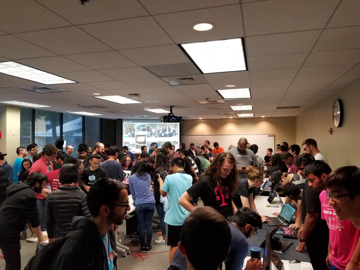 nicholascriss's tweet photo. #TMobile #Hacktober Expo! 18+ projects narrowed down to top 7. #HackDFW #UT_Dallas https://t.co/UYBFngg7tT