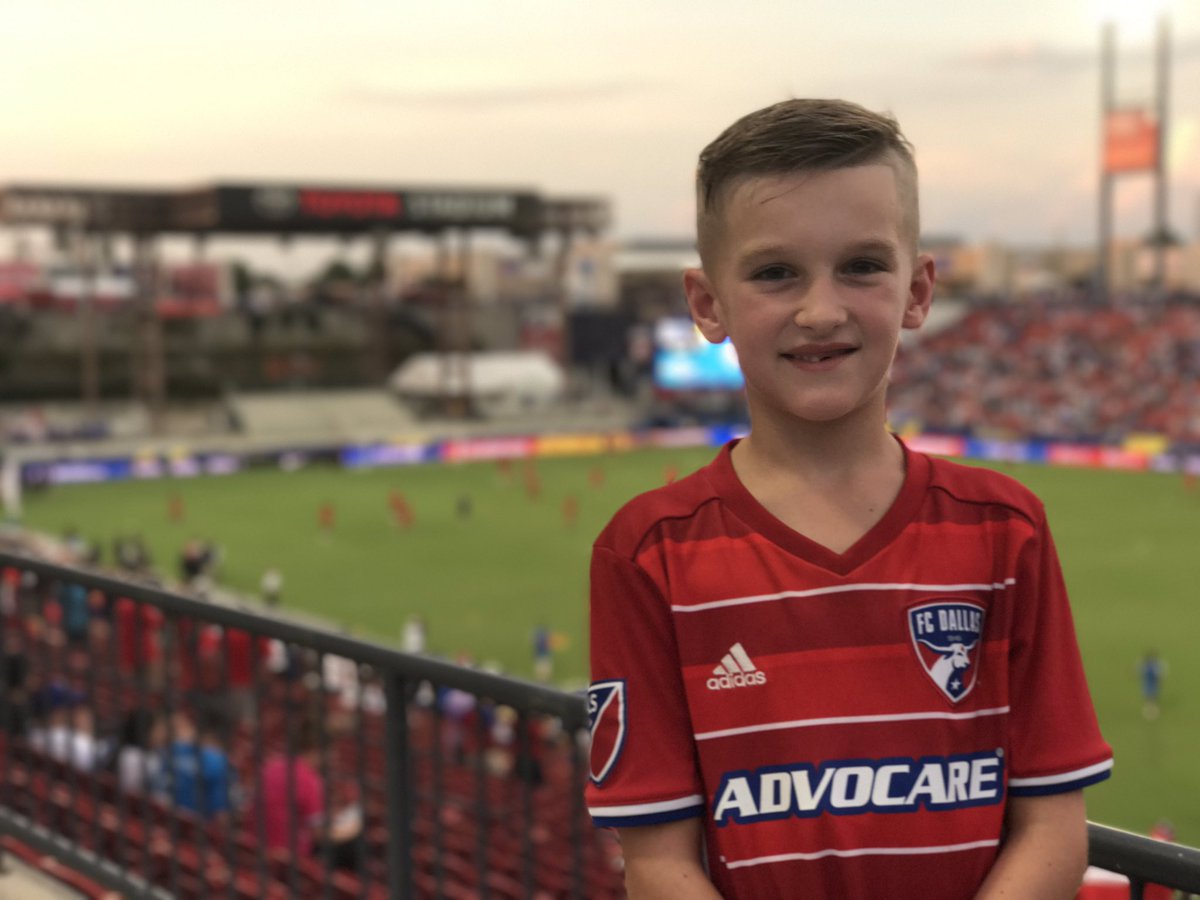 DamonGochneaur's tweet photo. Soccer gods smiling. Oldest game rained out, but a gorgeous day to watch @FCDallas clinch a playoff spot. #DTID #Redfor90 https://t.co/1ZMvrkiauc