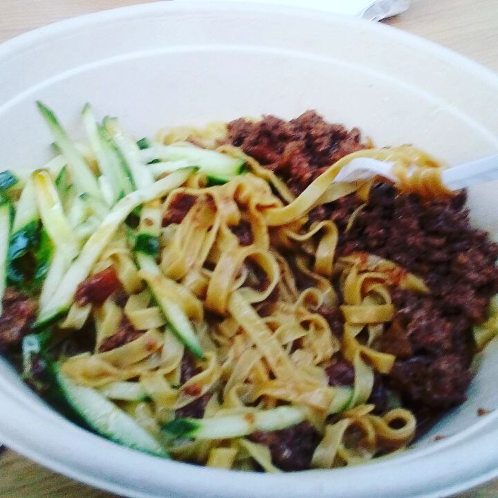 hottiegoonette's tweet photo. Minced lamb noodles.😋 #Oldspitafieldsmarket #dumplingshack https://t.co/LDT113E6Qs