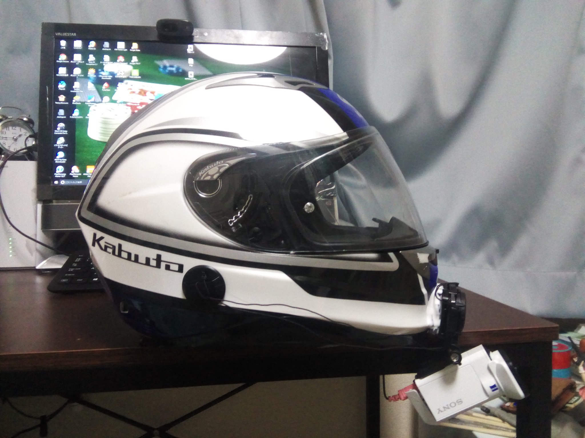 おかやん A Twitter アクションカメラas300のアゴマウント完成 市販のヘルメットマウントとクッションテープと接着剤でやってみました 自作って 市販よりも時間かかるし性能も見た目も劣るけど 作ってる時のワクワク感と完成した時の達成感はあるな テープと接着剤