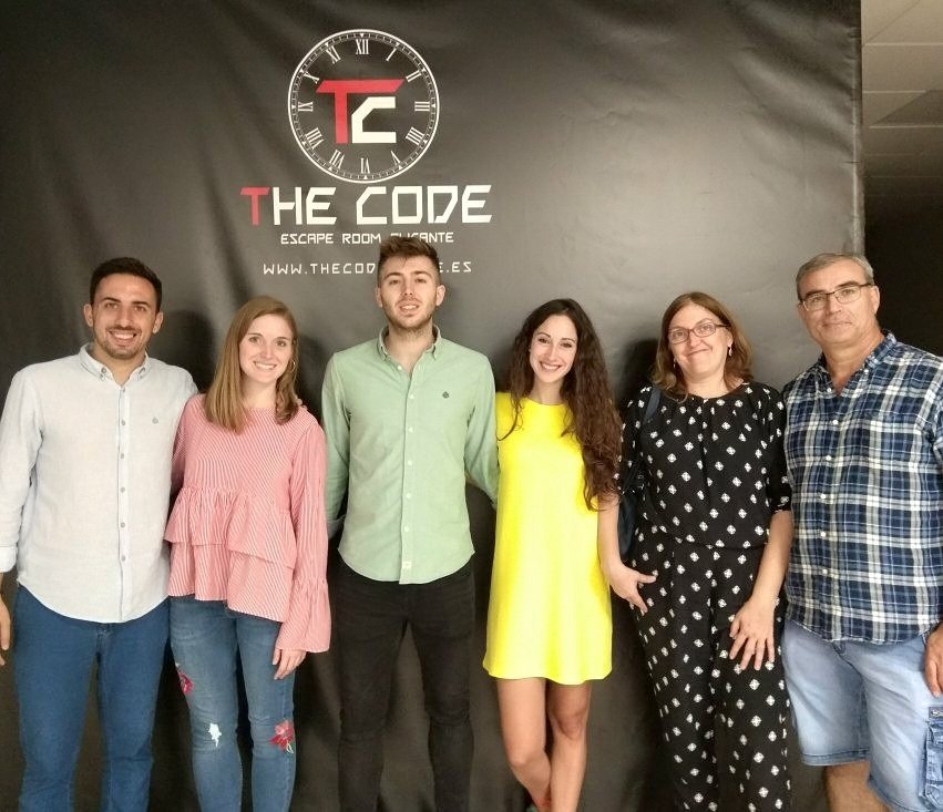 TheCodeEscape's tweet image. LA FAMILIA enfrentándose y logrando resolver el caso de LA SOSPECHA en los últimos segundos :)