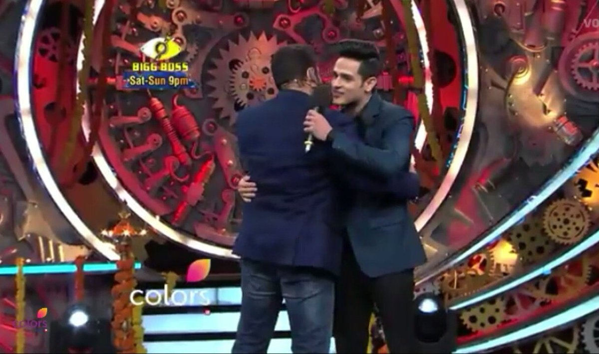 ipriyancsharmaa's tweet photo. Dosen't Matter Priyank's Entry Has Not Been shown to us but We are happy 😊 that he is in house now! ❤️ @Alisah29 @itsSuroj @Priyank_FC #bb11 https://t.co/mpPaahEEdn