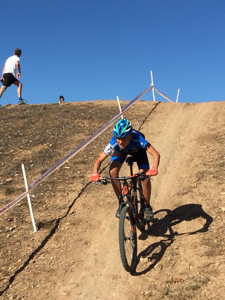 Escola <a href="/PuritoRodriguez/">Joaquim Rodríguez</a> al Ciclocross d’Igualada 👍🏼👍🏼 @Naturlandia FELICITATS 👏🏼👏🏼 <a href="/emilipf66/">Emili Perez</a> <a href="/tatoandorra/">JOAN DELGADO</a> <a href="/RudyProject1985/">Rudy Project</a>