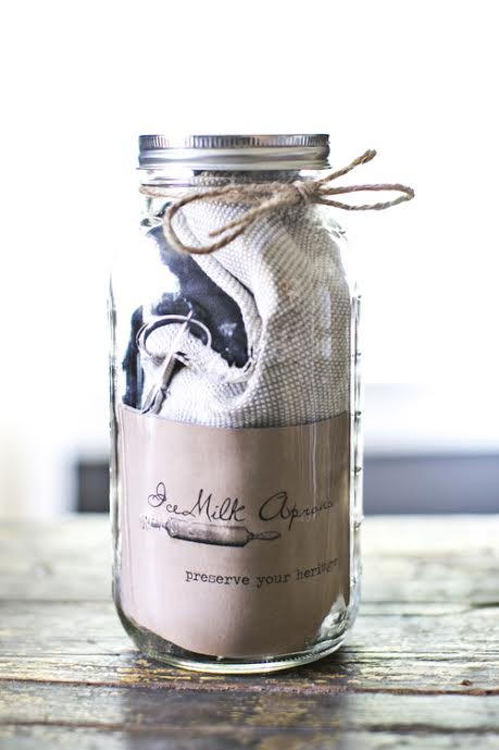 TieOneOnDay's tweet photo. . @heirloomed formerly IceMilk Aprons are a kind sponsor of #TieOneOnDay 2017 Win items from them in the #giveaway https://t.co/UbRUodvqum https://t.co/oyjw6LmciV