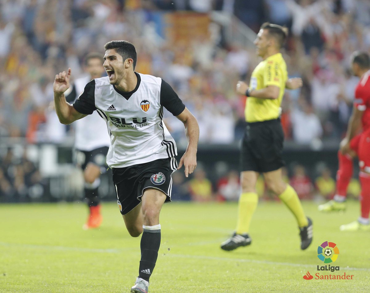 LaLiga's tweet photo. 😱 ¿Con qué GOLAZO te quedas? 😱

🔁 GUEDES (primer gol)
❤️ BEAUVUE 

#LeganésAthletic https://t.co/1ujrrz9KIo