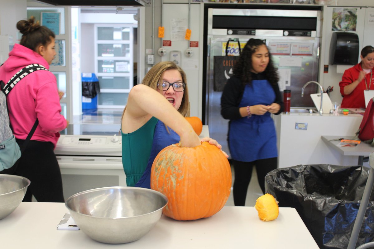 PerryFCCLA's tweet photo. Our first FCCLA Fun Day was great! It's not too late to join our club! See you at our next meeting🎉🎃☠see Mrs.Bezzeg for more🎉🎃☠ https://t.co/TKXgyLcjCm
