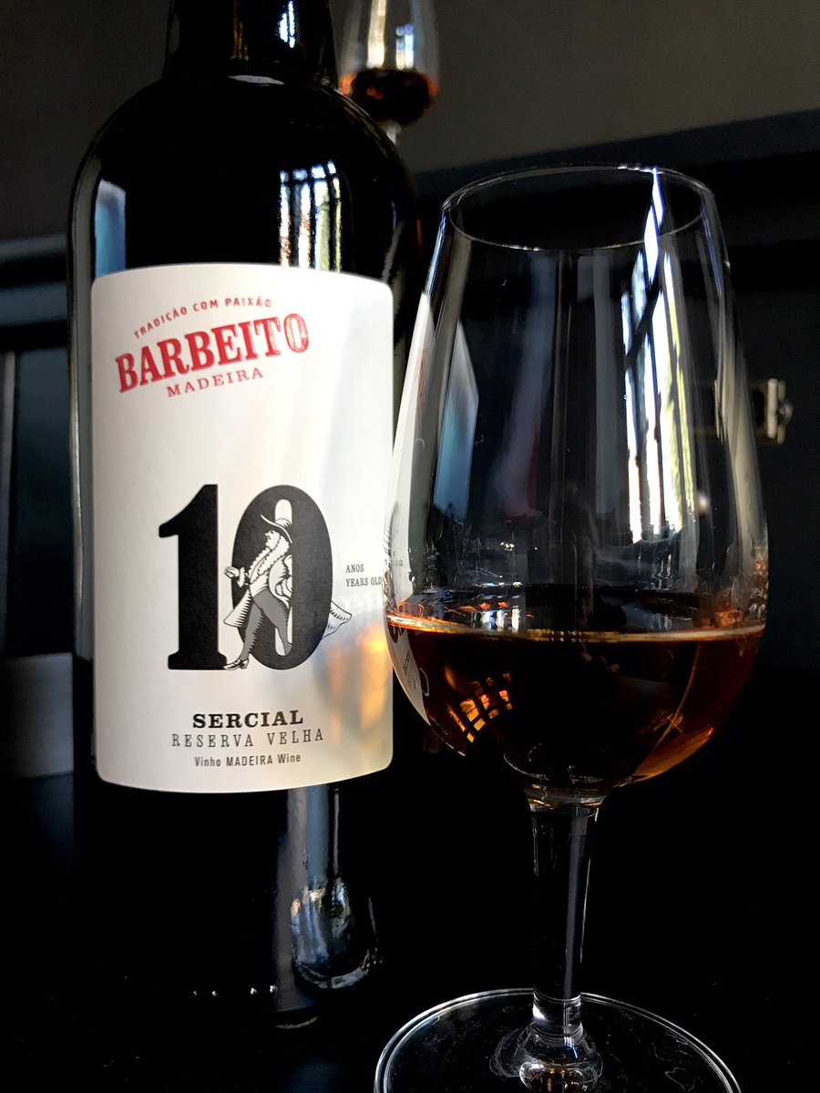 sipandsizzle's tweet photo. #gbbo inspired this sip of forgotten wine #madeira Sercial 10yr old. Sweet, strong, refreshing. Desert island wine 🏝 https://t.co/IQXApb8I92