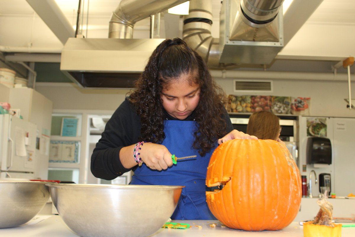 PerryFCCLA's tweet photo. Our first FCCLA Fun Day was great! It's not too late to join our club! See you at our next meeting🎉🎃☠see Mrs.Bezzeg for more🎉🎃☠ https://t.co/Jz6hAGMnWN