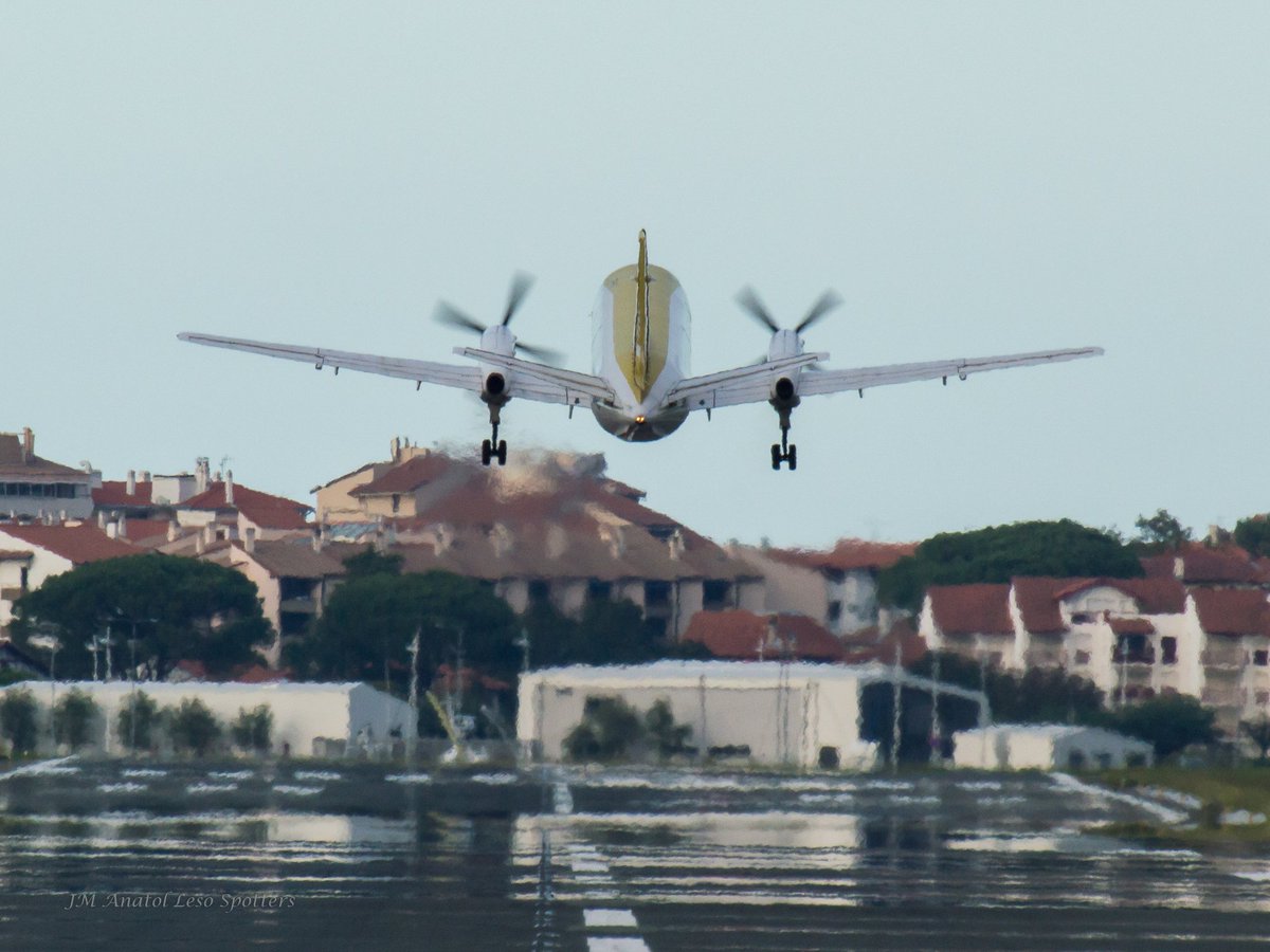 jmanatol's tweet photo. El día se marcha como lo hizo el @Saab #340A de @IgavionFrance desde #pista04 @DonostiAir
#turimodealtura
@controladores @lavionprive https://t.co/bZoJWUC71d