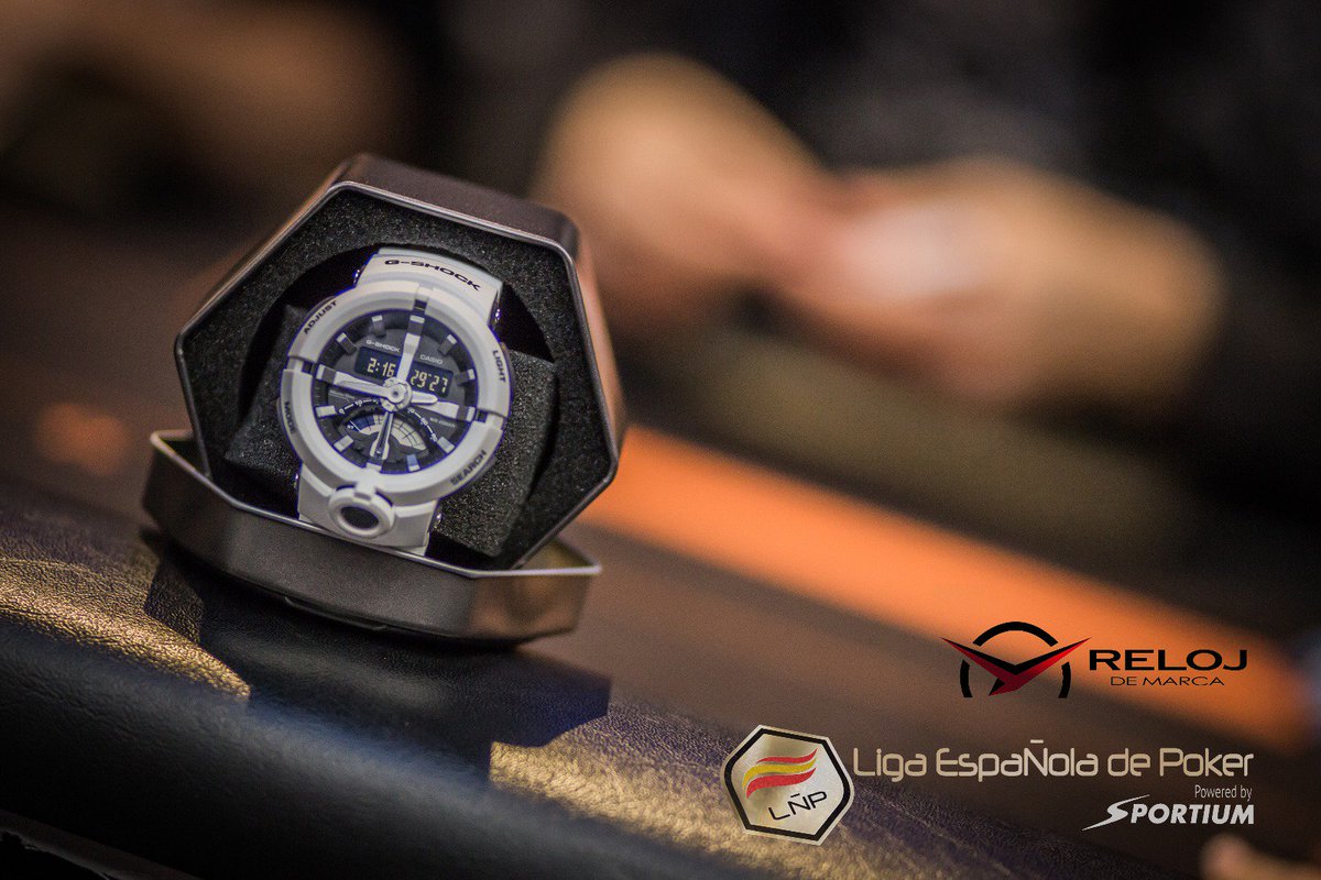 ligaESpoker's tweet photo. En juego un fantástico reloj CASIO G-Shock gracias a @relojdemarca 
Todos lo van mirando de reojo, parece q tiene más de un novio en la FT https://t.co/xCVb4Moclr