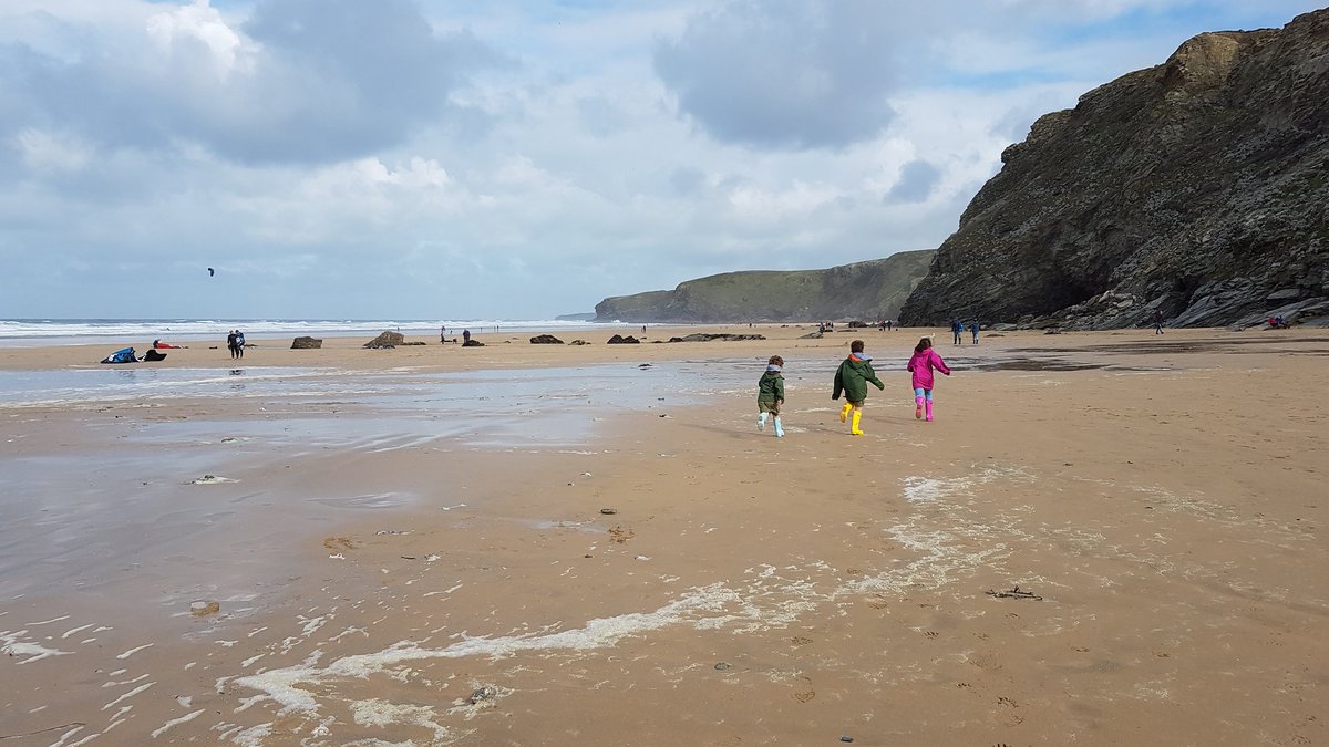 dschillaci82's tweet photo. No place like here.....learnt something new today....Portuguese Man o' War!!! ๐ฆ #CornwallLiving #WatergateBay #TGIHT #๐Cornwall https://t.co/oETZc8b65H