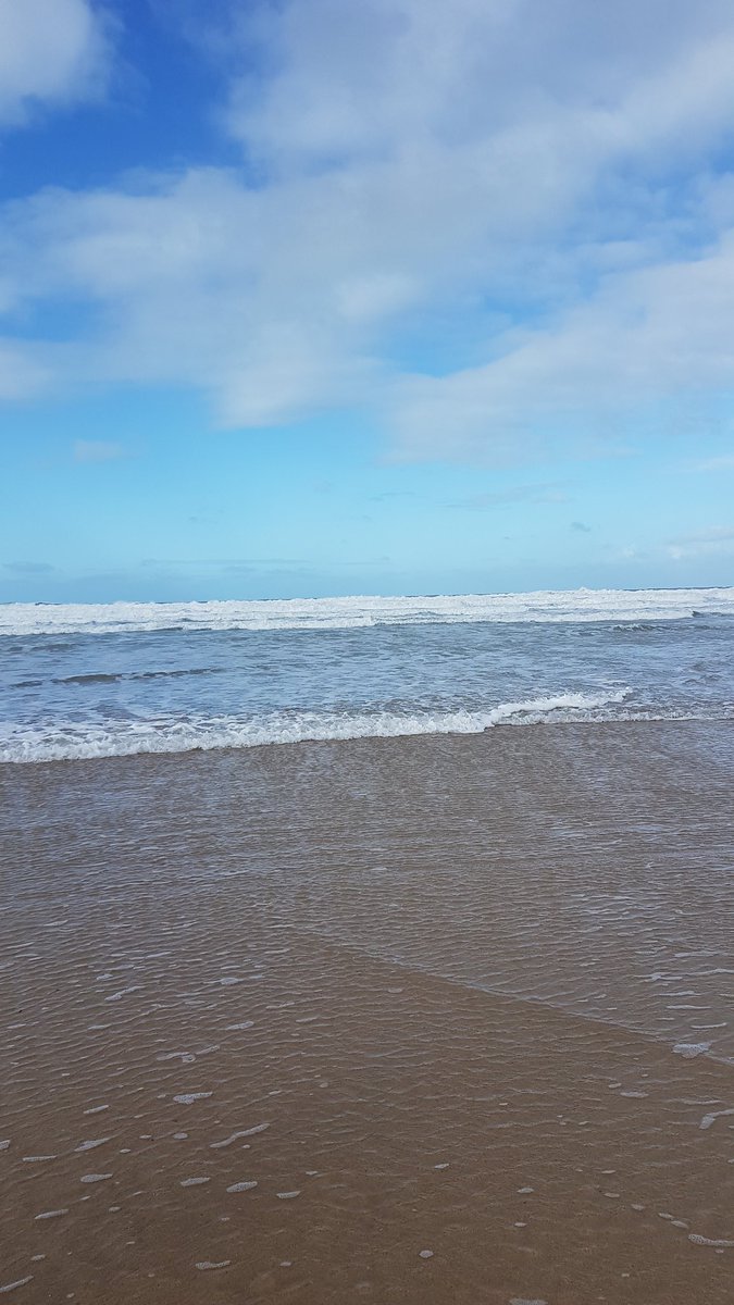 dschillaci82's tweet photo. No place like here.....learnt something new today....Portuguese Man o' War!!! ๐ฆ #CornwallLiving #WatergateBay #TGIHT #๐Cornwall https://t.co/oETZc8b65H