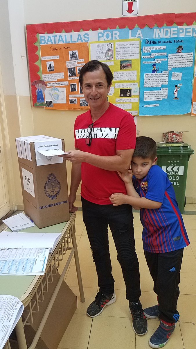 Lipovetzky's tweet photo. Siempre es muy lindo poder elegir!! Disfrutemos el momento tan importante de votar!! https://t.co/GAJxbW8VPZ