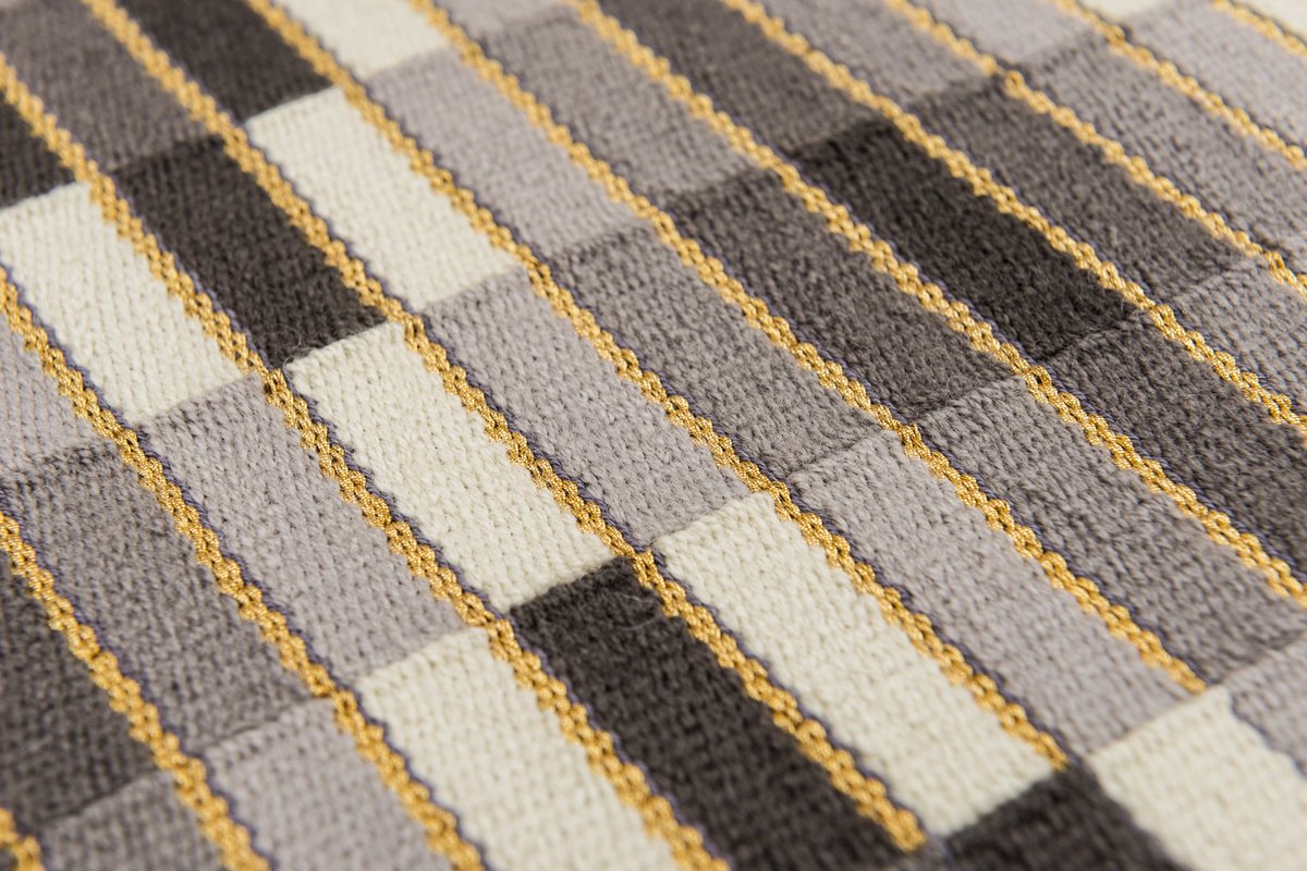 Weftfaced's tweet photo. New look #CCDirectory profile https://t.co/gBzJIQO79H #CaronPenney #tapestryweaving @CAAGallery @62Group @FashionTextile https://t.co/ed45bQJ8Nd
