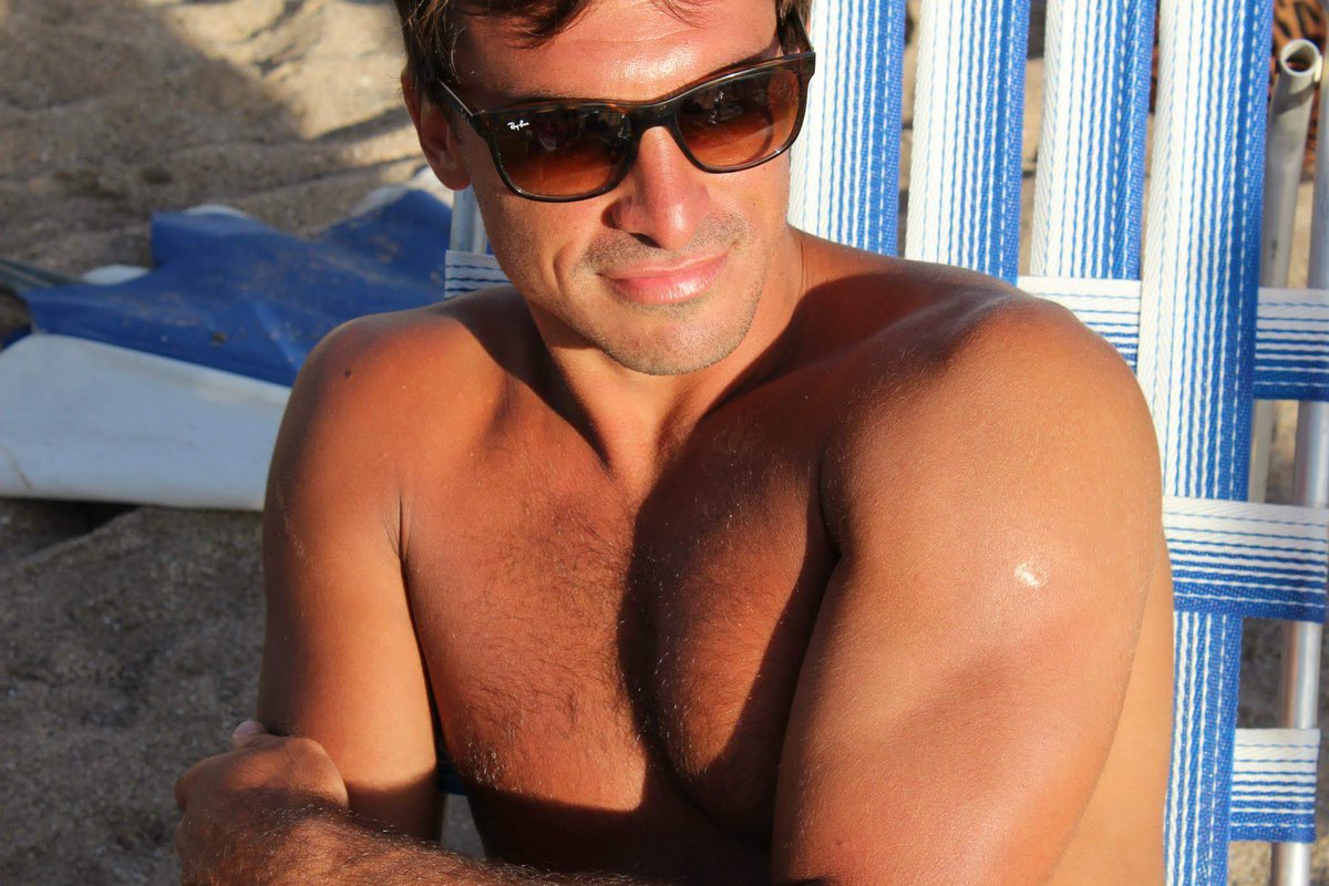 Bochining's tweet image. Chau, me fui a la costa a matear.