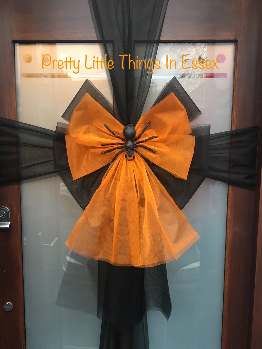 PrettyLittle35's tweet image. #prettylittlethingsinessex #Halloween #doorbow #halloweendoorbow #pumkin #spider #spooky