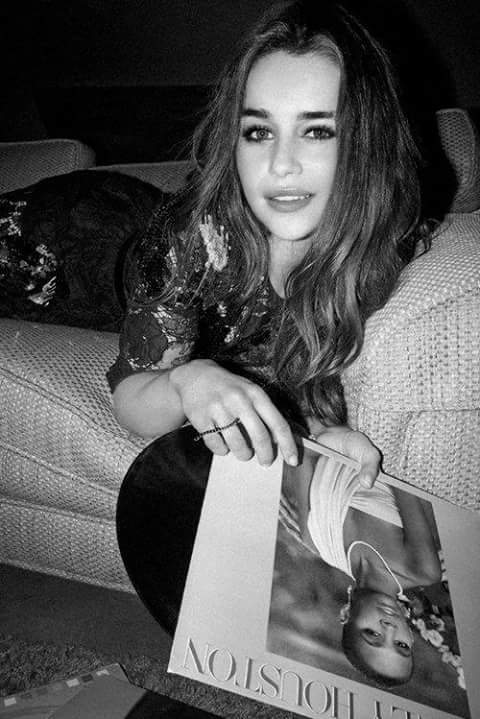Susi712's tweet photo. Happy BirthDay my love🎈❤
@emiliaclarke #Khalessi 
#gameoftrones https://t.co/HN48qiOedO