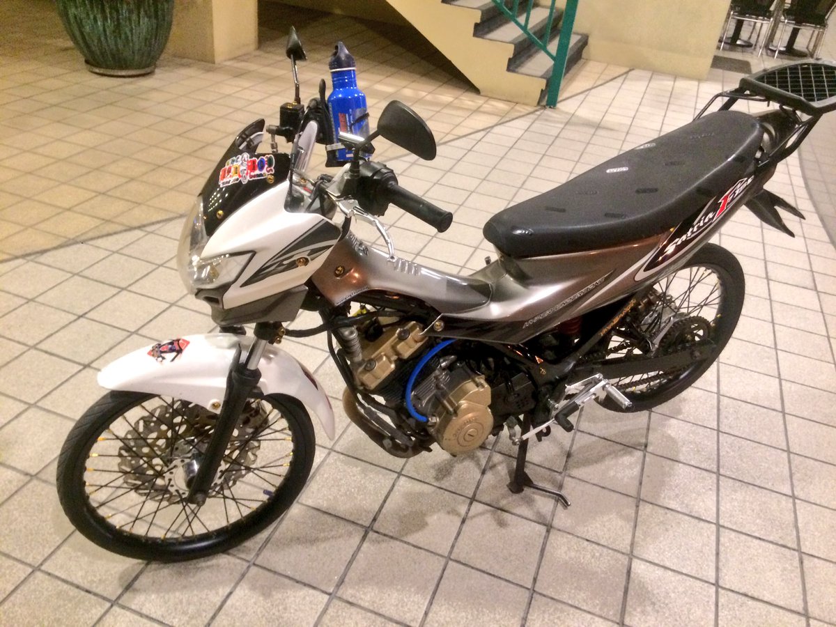 Nhielwhuuut's tweet photo. ๐๐๐ #BadboyFam #SouthR #BiyahengLangit #AllstarSS #DvMagicShop #GawangMabuti #Suzuki #Newbreed #Satria150 #R150 https://t.co/eNOxRPRcNk