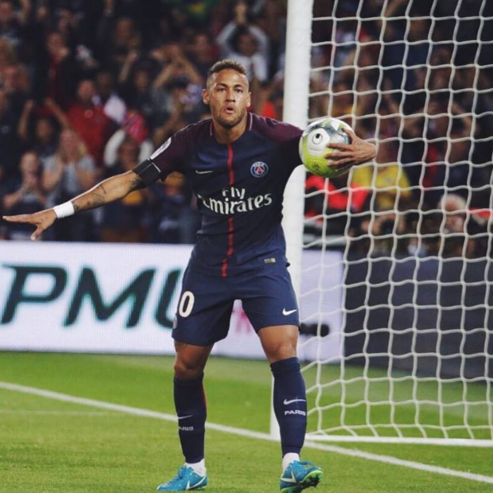 MotivacionesF's tweet photo. El rey de París 👑 https://t.co/iv6yoLLWjK