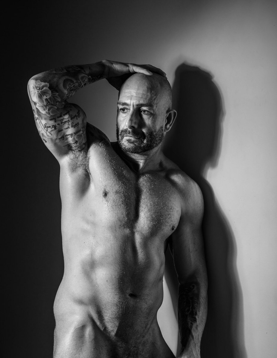 Stevenbarrett41's tweet photo. First in a series of shots from todayβs shoot with @ProjectSoaked go check him out - seriously creative π#nakedattraction #nakedbuilder https://t.co/pRDTeQprAU