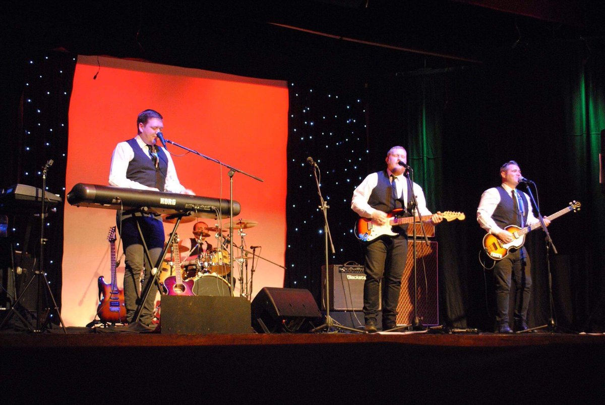MoonstonesBand's tweet photo. Some pics from the 60s show the other night #sixtiesmusic #sixtiesshow #sixtiestribute #1960s #1960smusic #liveband #livemusic #60smusic https://t.co/hM12s7TsDh