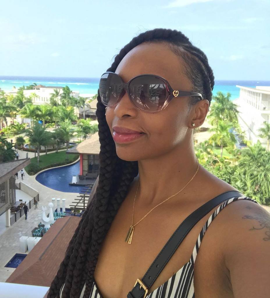 4everTam's tweet photo. #IssaVacation Having a great time in #Jamaica #MontegoBay #selfie #beach #beachlife #vacation #gucci https://t.co/L5ViONzrWg