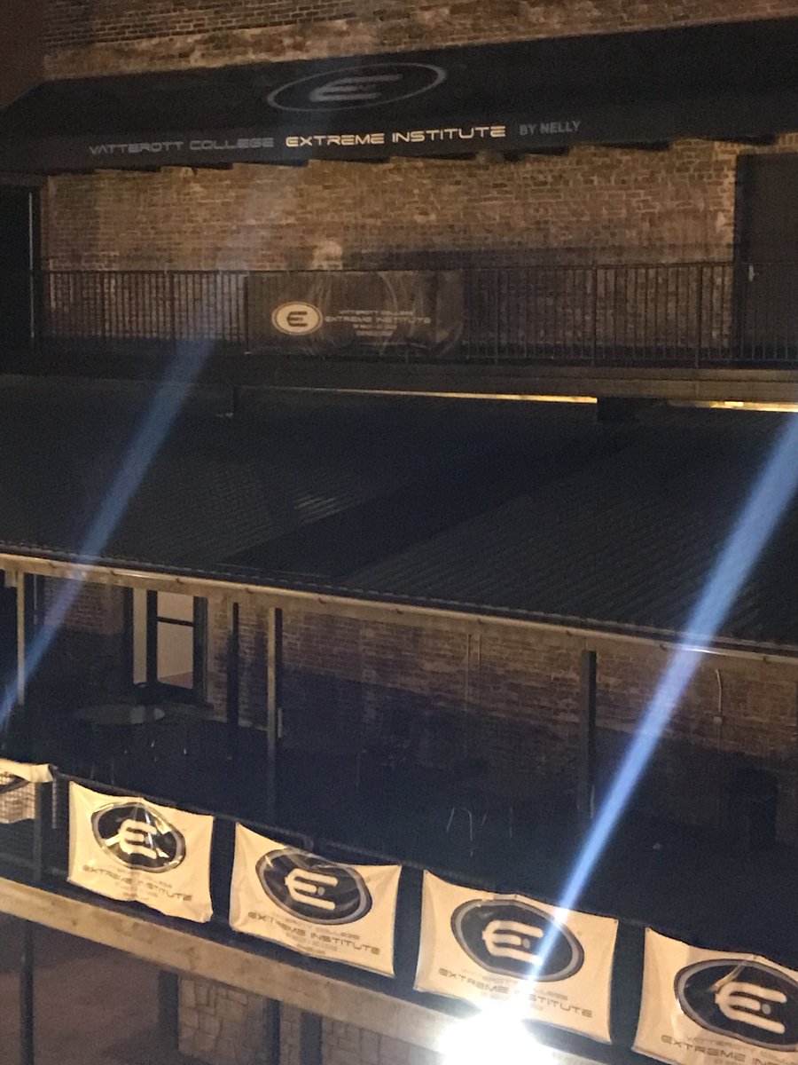 ParmaSeanChipp's tweet photo. @Nelly_Mo Air BnB right by your spot. Got any bar recommendations? https://t.co/pkA3BeQeFN